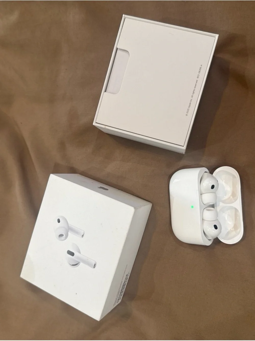 Apple White AirPods Pro Charging Case with Earbuds and Original Box